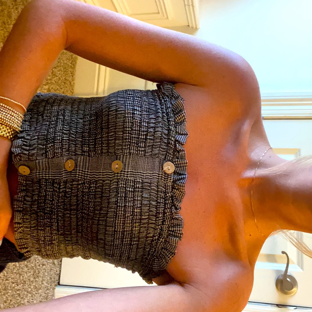 Strapless ruffled tube top. Size small but very stretchy